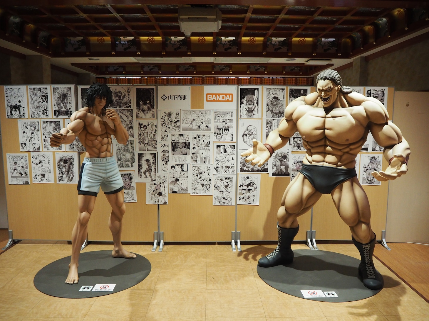 「戦と拳願仕合 ケンガンアシュラ原画×神田明神コレクションコラボ展」の展示の様子。