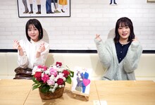 左から小坂井祐莉絵、長谷川玲奈。