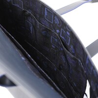 「川嶋 亜美 モデル 2wayショルダートートバッグ」の内装。