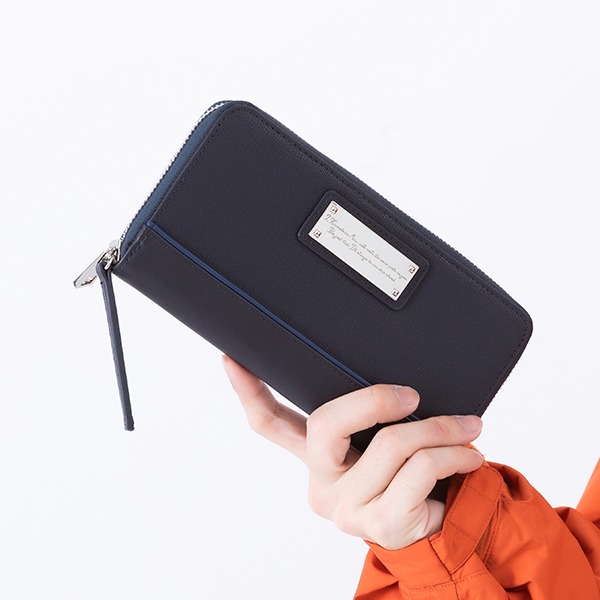 「川嶋 亜美 モデル 長財布」使用イメージ