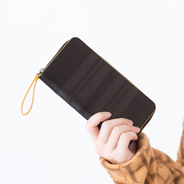 「逢坂 大河 モデル 長財布」使用イメージ