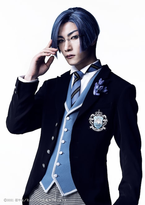 里中将道扮するロレンス・ブルーアー。