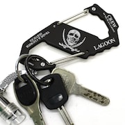 「ラグーン商会 カラビナS型」の使用イメージ。