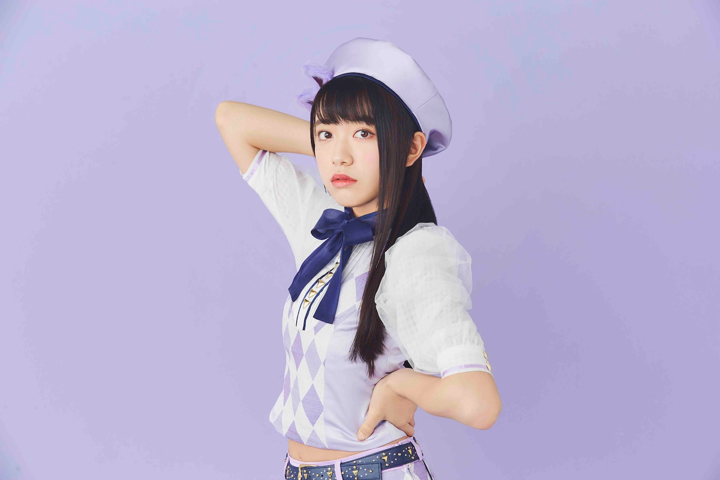 藤原ざくろ役の石井萌々果。