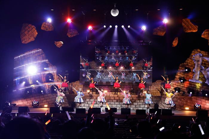 「ゾンビランドサガLIVE～フランシュシュ LIVE OF THE DEAD “R（リベンジ）”」の模様。