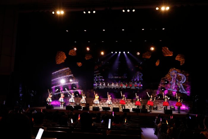 「ゾンビランドサガLIVE～フランシュシュ LIVE OF THE DEAD “R（リベンジ）”」の模様。
