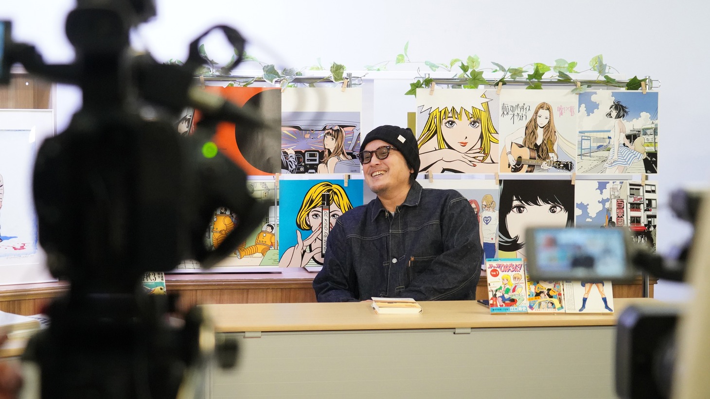 トークバラエティー番組「BOOKSTAND.TV」より。