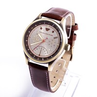 ココアモデルの腕時計。