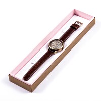 ココアモデルの腕時計。