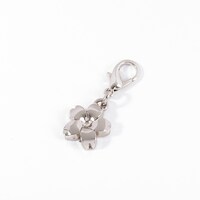 ココアモデルのバッグパックのチャーム。