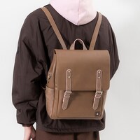 ココアモデルのバッグパックの着用イメージ。