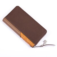 ココアモデルの長財布。