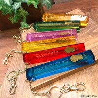 カスタマイズサービスで日付や名前を刻印したアイテムのイメージ。