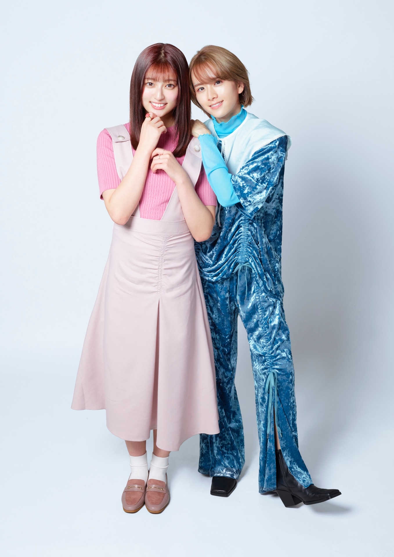 左から吉川愛、板垣李光人。