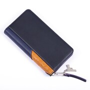 リゼモデルの長財布。