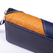 リゼモデルの長財布。