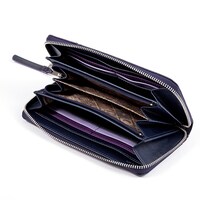 リゼモデルの長財布。