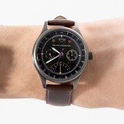 リゼモデルの腕時計の着用イメージ。