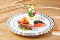 「アンガス・エイジングステーキ＆スコティッシュサーモンのミ・キュイ」