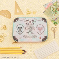 A賞の「マルチペンポーチ」。