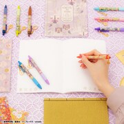 B賞「柱合会議ペンセット」の使用イメージ。