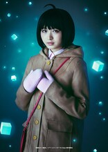 其原有沙扮する雨取千佳。