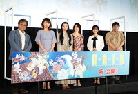 左から佐藤順一総監督、葉月絵理乃、広橋涼、佐藤利奈、茅野愛衣、名取孝浩監督。