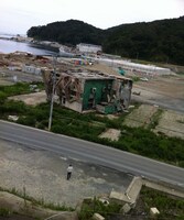 2014年8月の帰省時、女川町地域医療センターから写した宮城県・牡鹿郡の様子。同施設は高台に位置しているが、震災当時はここにも津波が押し寄せ、浸水していたという。