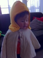 2011年3月11日、保育園から帰ってきたばかりの娘（当時1歳半）を自宅で撮った写真。