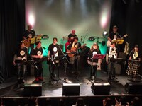 声援団によるチャリティイベントの様子。