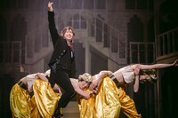 「ミュージカル『黒執事』～寄宿学校の秘密～」より。