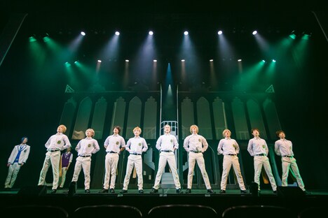 「ミュージカル『黒執事』～寄宿学校の秘密～」より、「翡翠の獅子（グリーン・ライオン）寮」。