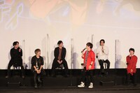 上段左から鈴木達央、古川慎、武内駿輔。下段左から岡本信彦、内田雄馬、佐藤元。