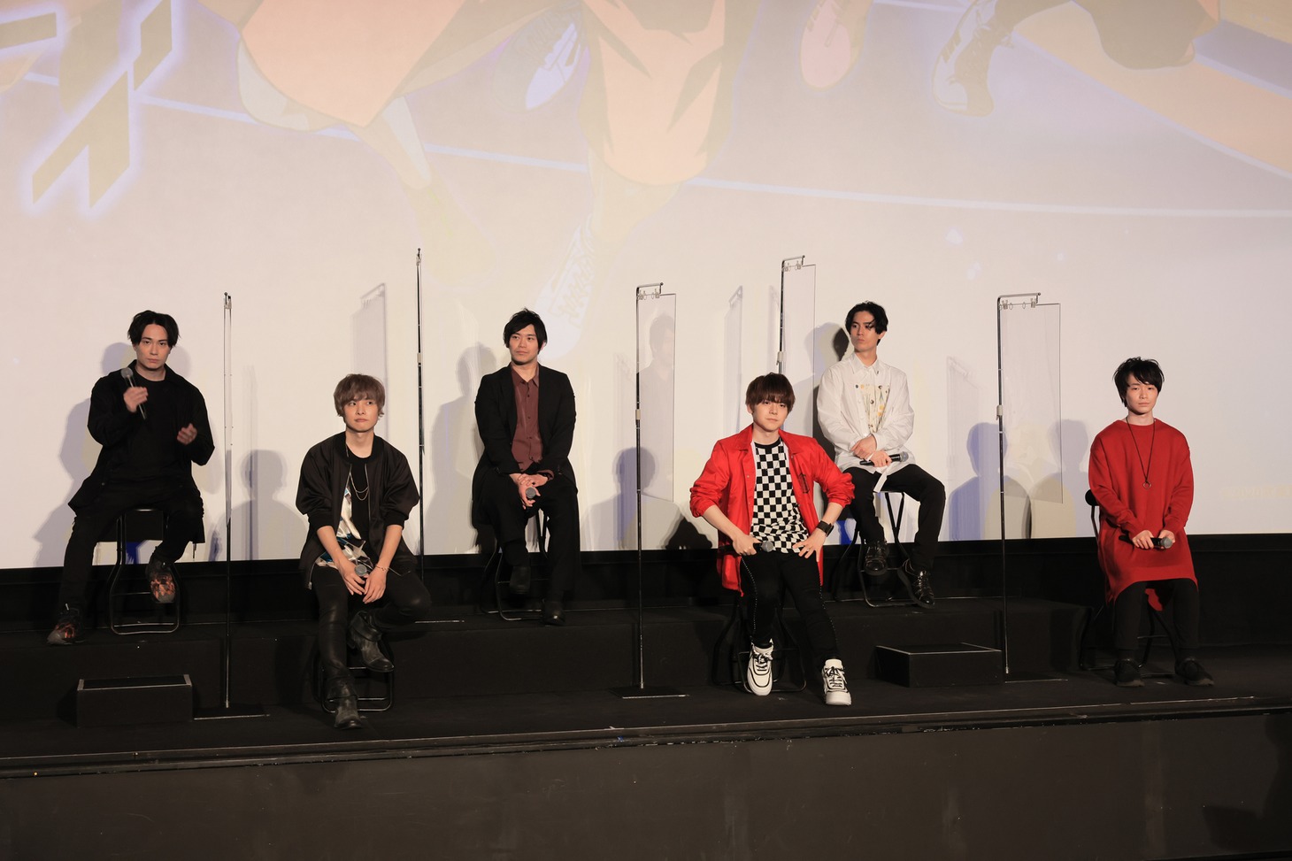 上段左から鈴木達央、古川慎、武内駿輔。下段左から岡本信彦、内田雄馬、佐藤元。