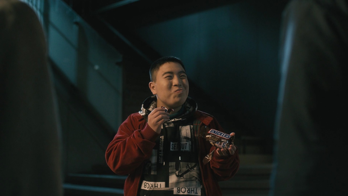WebCM「HIPHOPスニッカーズ 木村昴篇30秒」より。