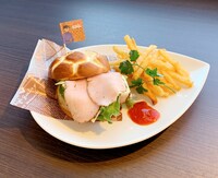 「サッカーボールプレッツェルサンド」