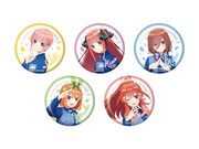 Loppi、HMV&BOOKS onlineで販売される「缶バッジ5個セット」。