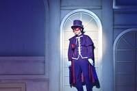 舞台「錦田警部はどろぼうがお好き」より。