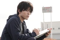 松大航也演じる若い頃の刈部清一郎。