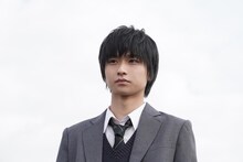 奥平大兼演じる若い頃の刈部純。