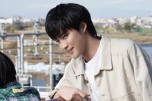 白石隼也演じる刈部純。