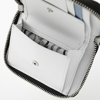 伊黒小芭内モデルの財布。