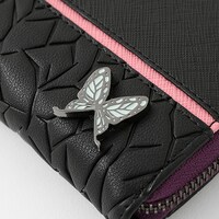 胡蝶しのぶモデルの長財布。