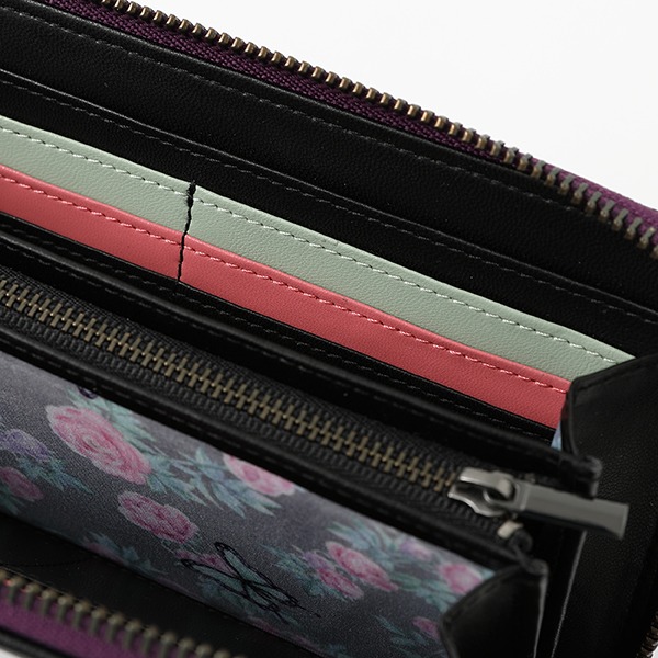 胡蝶しのぶモデルの長財布。