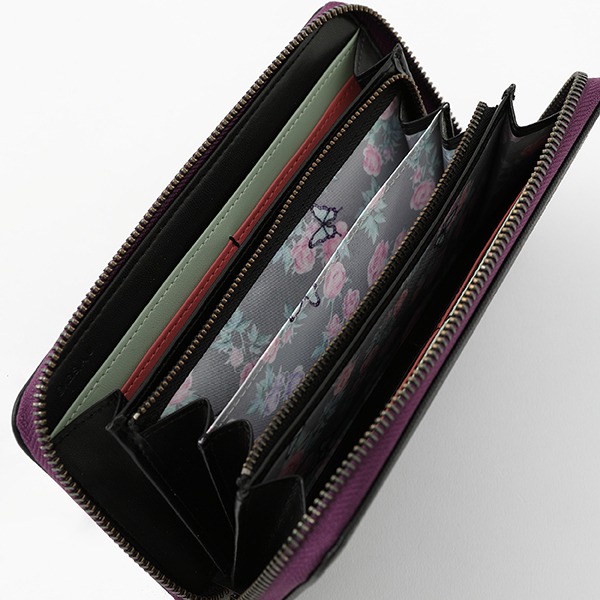 胡蝶しのぶモデルの長財布。