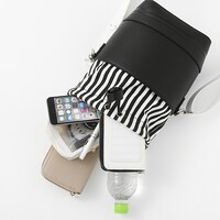 伊黒小芭内モデルのバッグ。