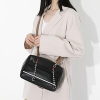 悲鳴嶼行冥モデルのバッグの使用イメージ。