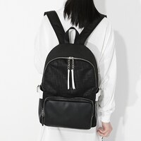 不死川実弥モデルのリュックの使用イメージ。