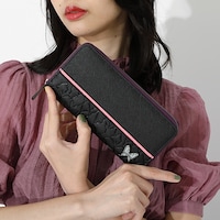 胡蝶しのぶモデルの長財布。
