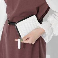 伊黒小芭内モデルの財布。